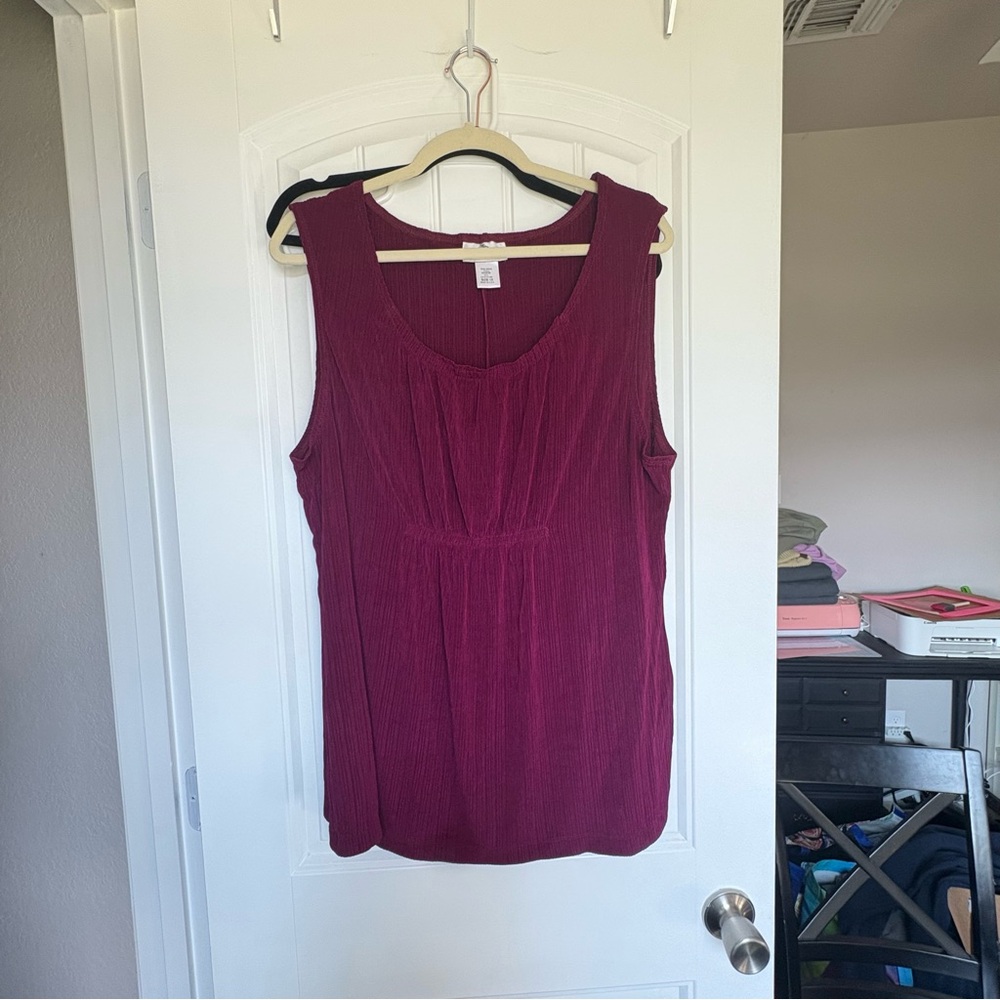 Chic Sleeveless Plum Blouse